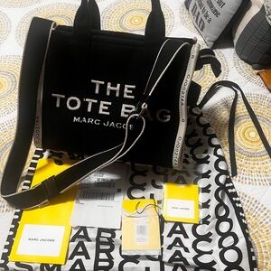 Marc Jacobs Black and White Messenger Bag médium size